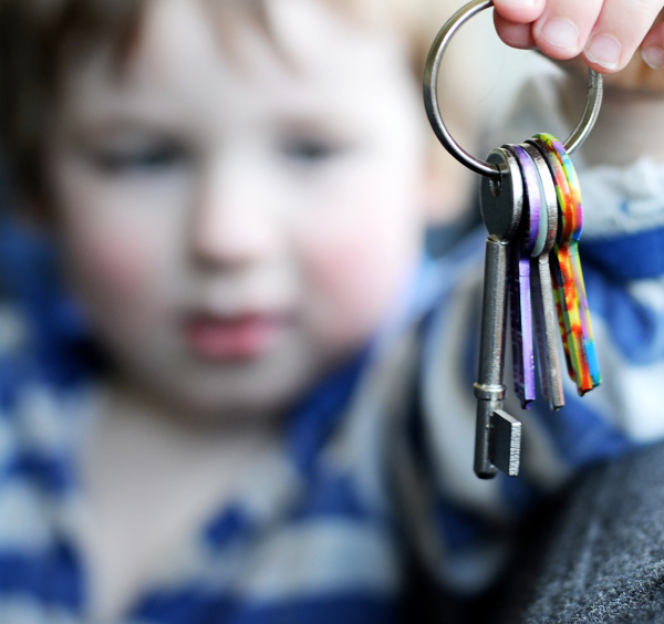 enfant-qui-veut-acceder-a-un-logement