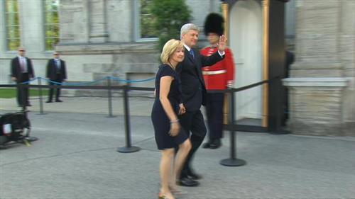 stephen-harper-et-son-epouse-laureen-a-rideau-hall-aout-2015