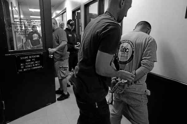 la-police-de-la-arrete-les-souteneurs