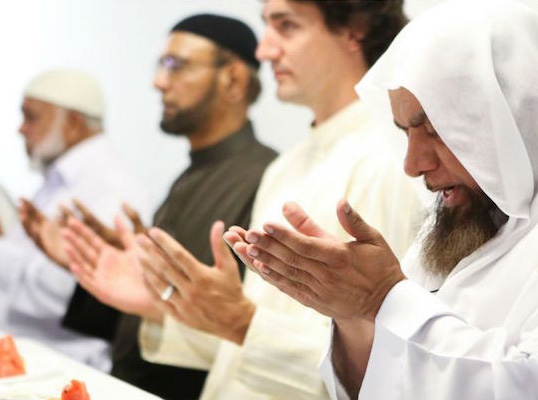 justin-trudeau-a-la-mosquee