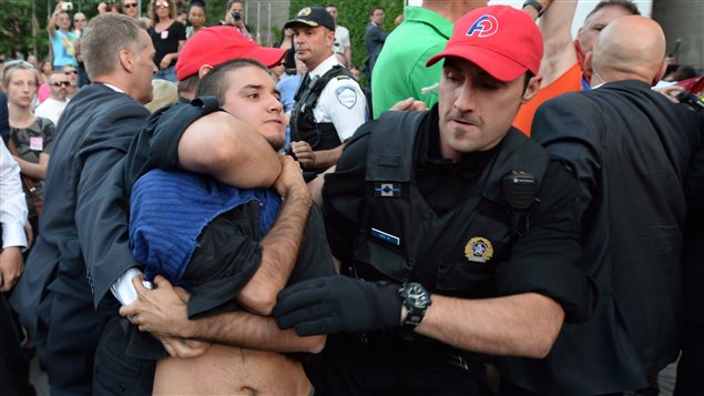 le-militan-esteban-torres-neutralise-par-des-policiers