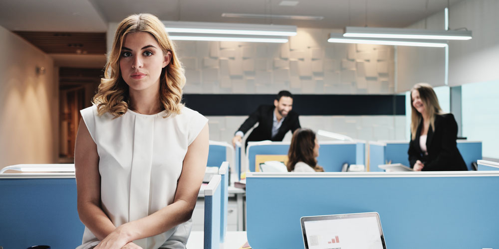 Femme dans un environnement de travail