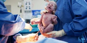 Naissance d'un bébé en milieu hospitalier
